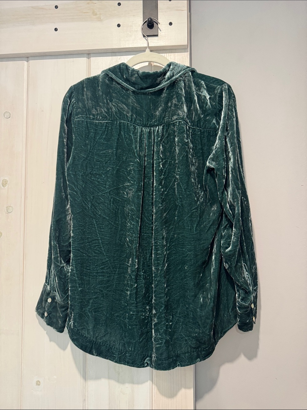 Faherty Women's Vintage Silk Velvet Genevieve Shirt (size medium) - Picture 3 of 5